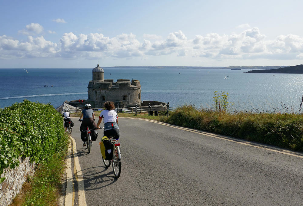 discesa in bici verso il mare