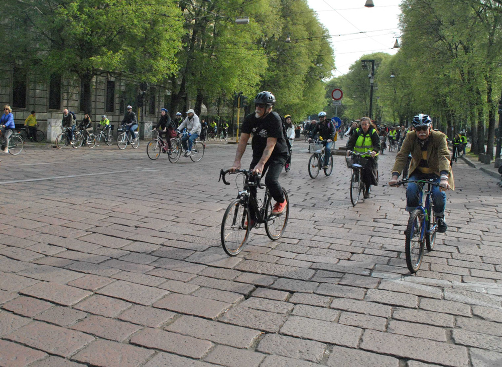 bici in festa in centro a Milano